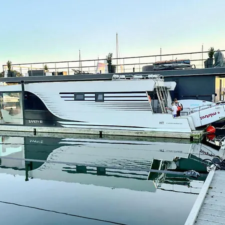 Hafensuite De Luxe Botel 4*