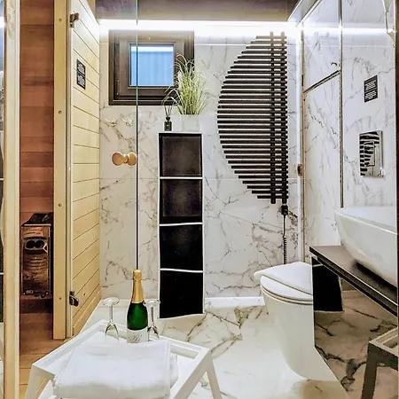 Hafensuite De Luxe Bådhotel 4*