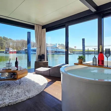 Hafensuite De Luxe 4*